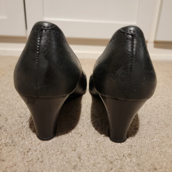 Tory Burch Sally 2 Black Leather Peep Toe Wedges Heels Size 7.5 - Picture 11 of 13